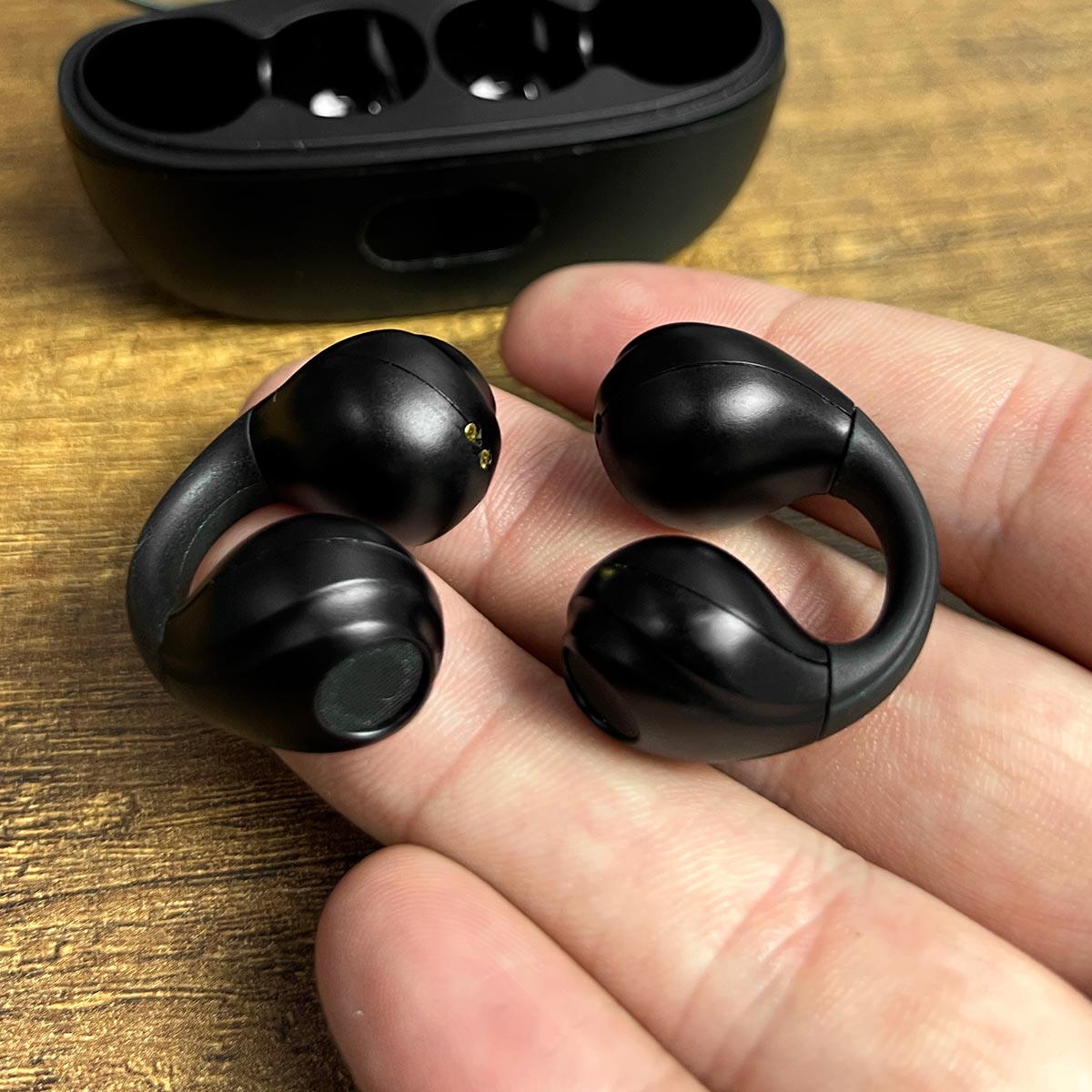 Audífonos Inalámbricos Clip-On Estuche De Carga F50