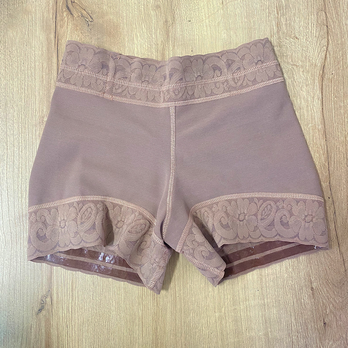 Short Faja Levanta Cola Cachetero 013