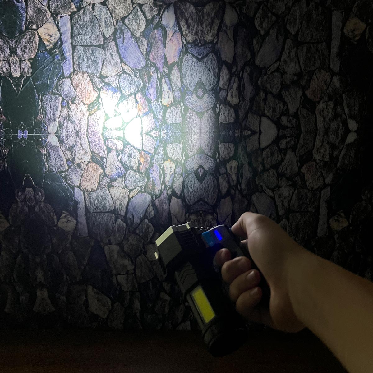 Linterna Led Luz Largo Alcance 4 Modos 8206