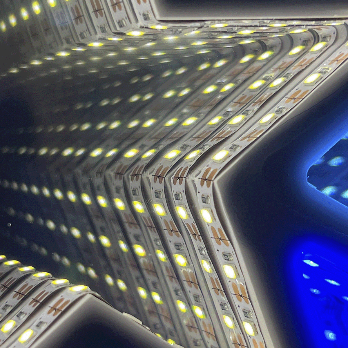 Estrella LED Decorativa Efecto Infinito Multicolor Luz Navideña FIE242C