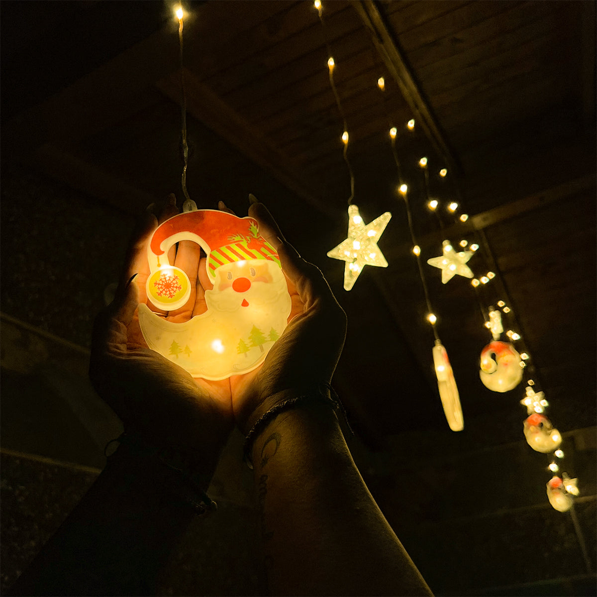 Cascada LED 3M Intercalada 100 Luces Figuras Navideñas Lunas y Estrellas S4028TCL