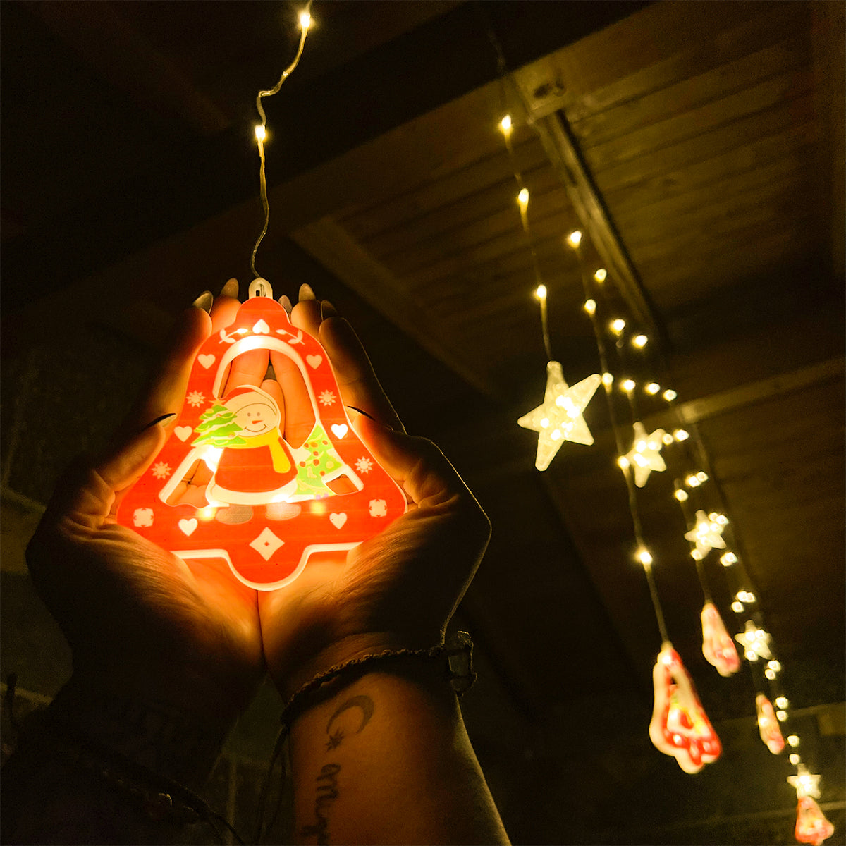 Cascada LED 3M Intercalada 100 Luces Figuras Navideñas Campanas y Estrellas S4028TCC