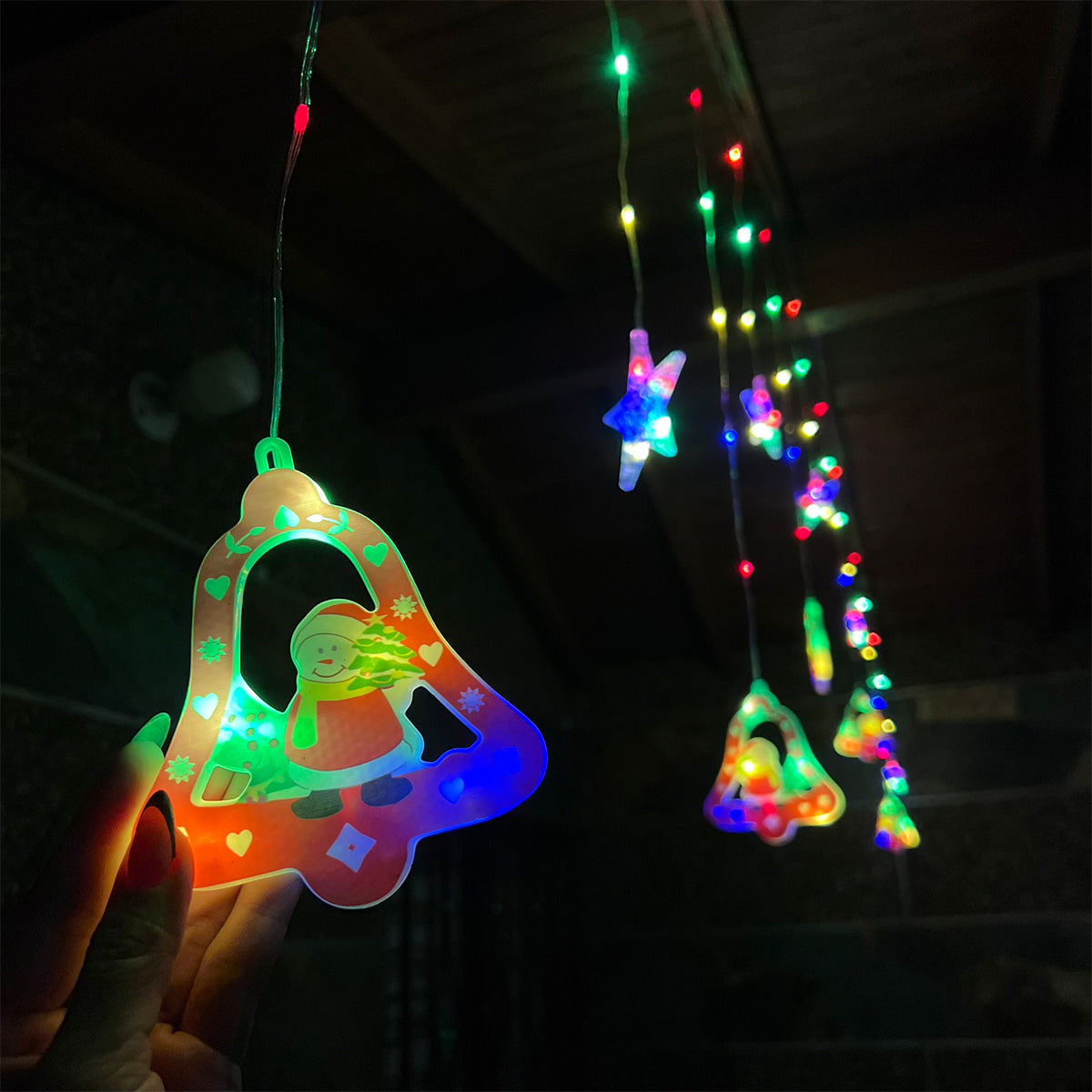 Cascada LED 3M Intercalada 100 Luces Figuras Navideñas Campanas y Estrellas S4028TCC