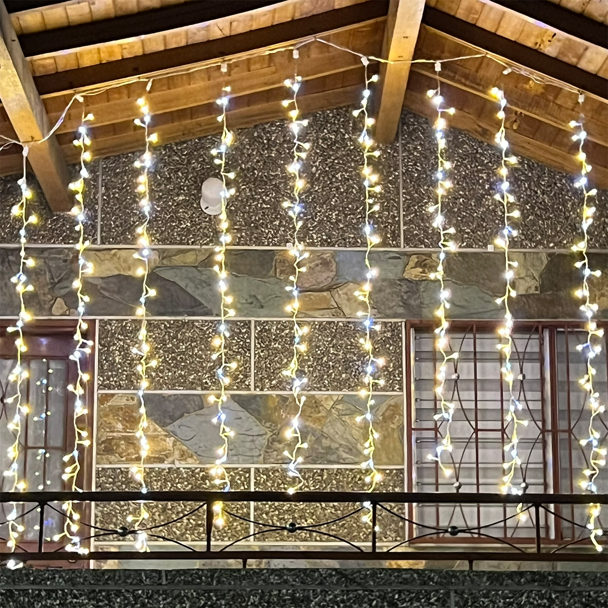 Cortina Luz LED Ramal 3.70 x 1.90 M Extensión 800 LED Navidad 2050