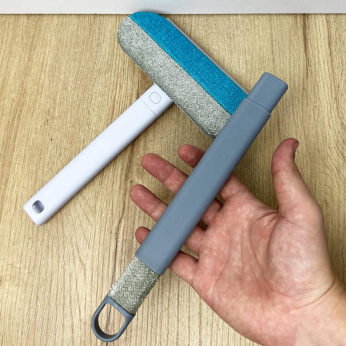 Limpiador Extensible 4 en 1 Multiusos Quita Pelos, Cepillo, Limpia Vidrios MANA-0086