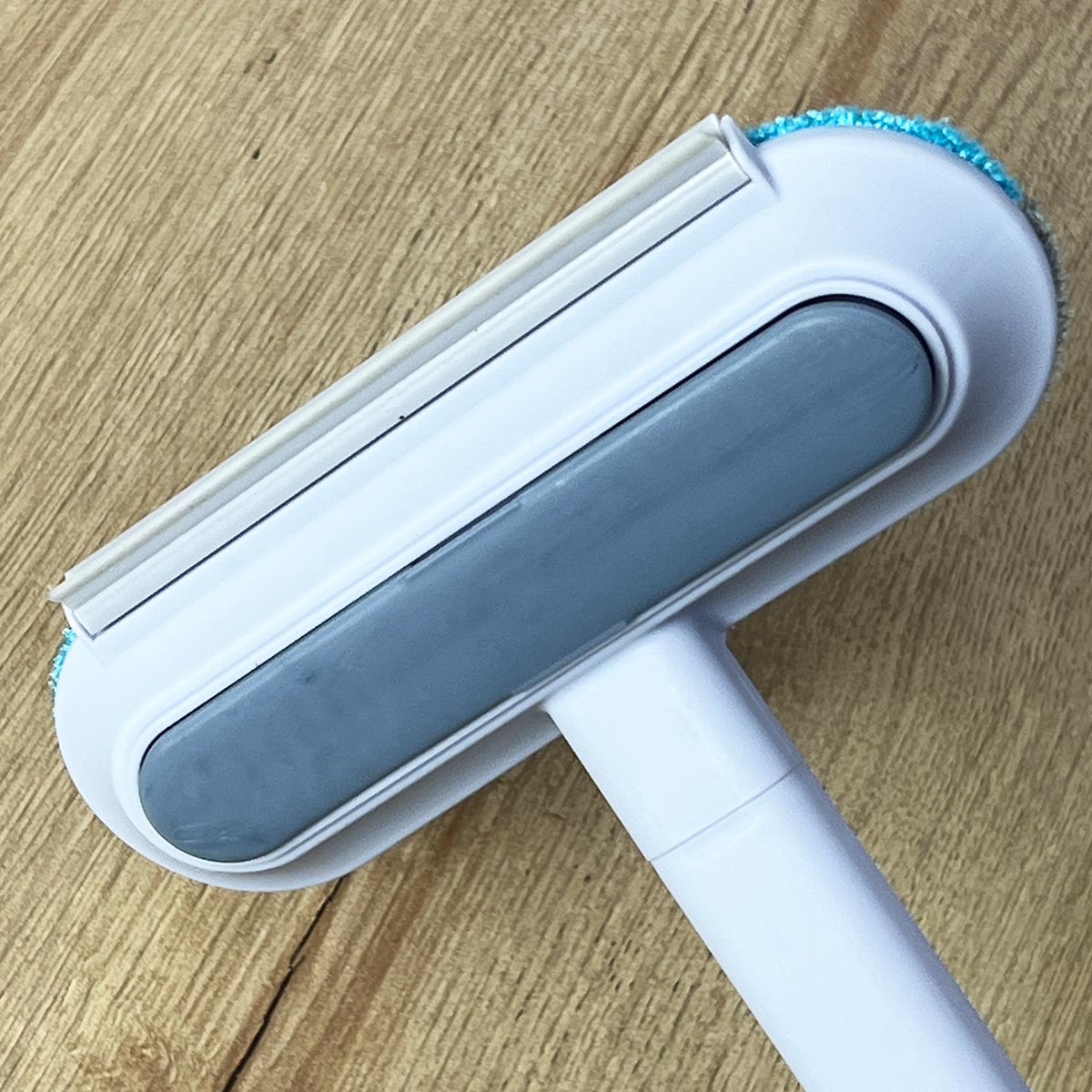 Limpiador Extensible 4 en 1 Multiusos Quita Pelos, Cepillo, Limpia Vidrios MANA-0086
